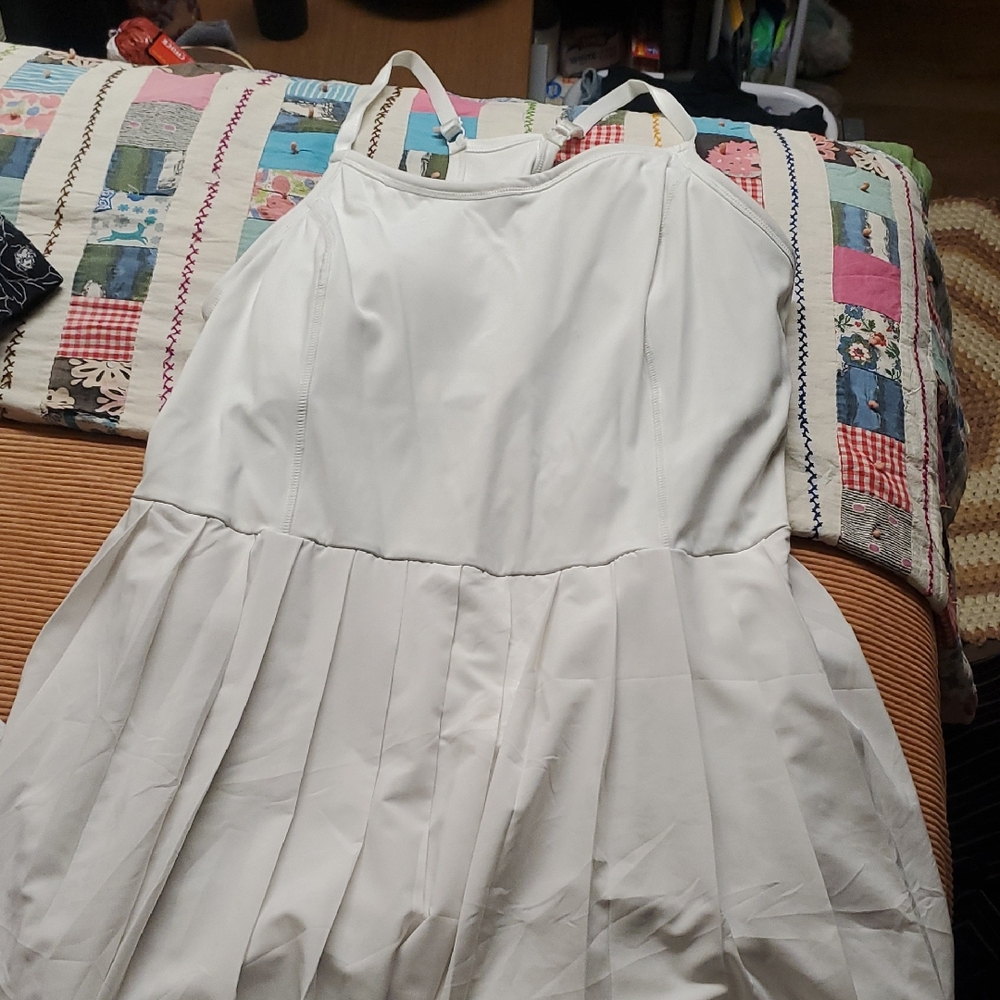 Chic Strapless White Dress